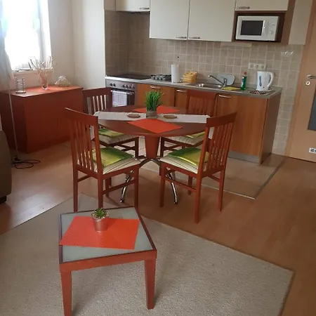 Beatrix Apartman * Buk